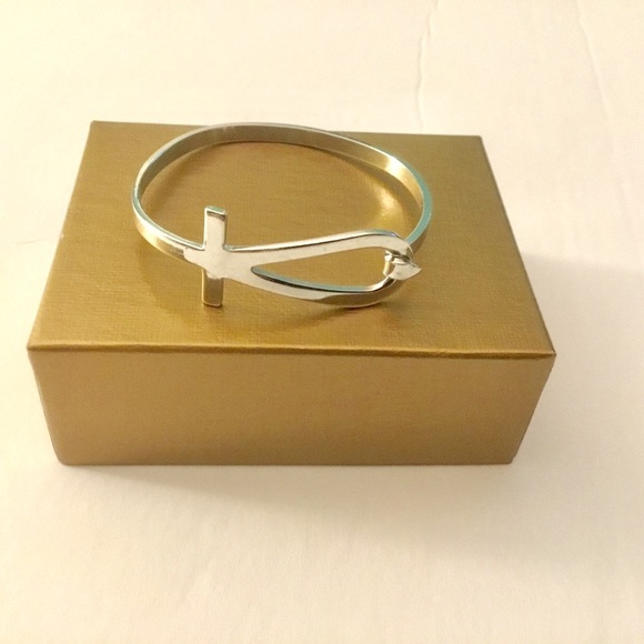 Jewelry - 🌺 Silver Bangle Bracelet